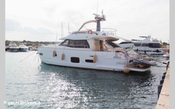 Azimut Magellano 53