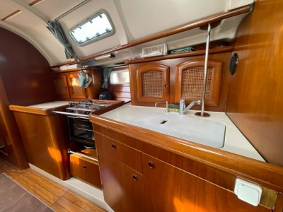 Beneteau Oceanis 381