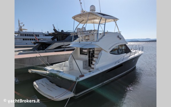 Riviera Marine 45 Flybridge