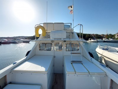 Bertram Yacht 31' Fbc