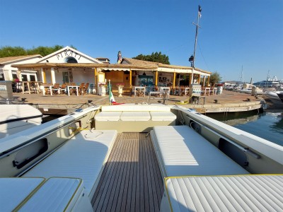 Bertram Yacht 31' Fbc