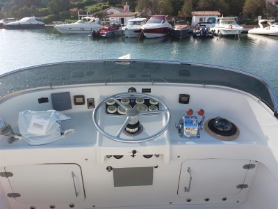 Bertram Yacht 31' Fbc