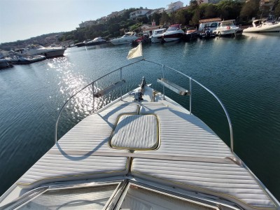 Bertram Yacht 31' Fbc