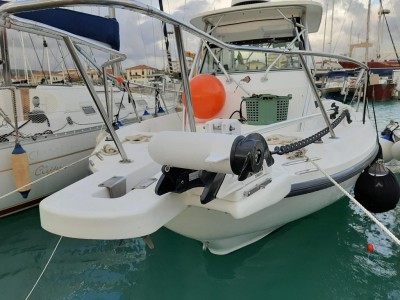 Boston Whaler Outrage 28