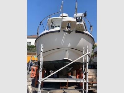 Boston Whaler Outrage 28
