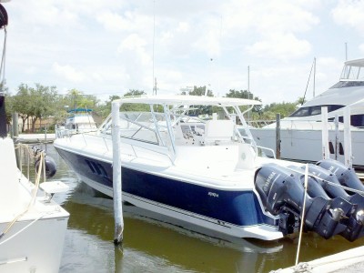 Intrepid 475 Sport Yacht