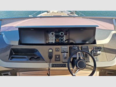 Princess Yachts Y85
