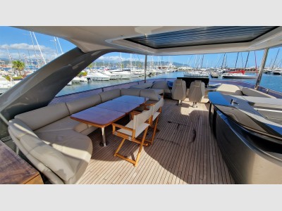 Princess Yachts Y85