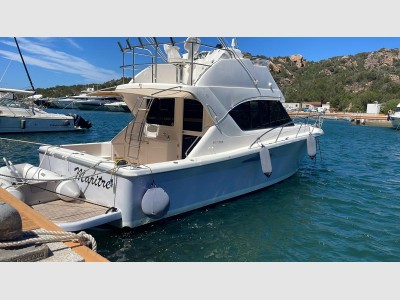 Riviera Marine 33 Flybridge
