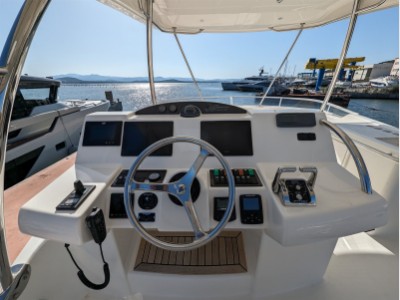 Riviera Marine 45 Flybridge