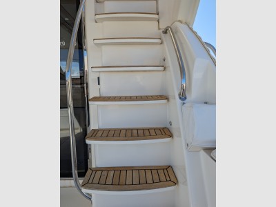 Riviera Marine 45 Flybridge