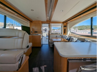 Riviera Marine 45 Flybridge