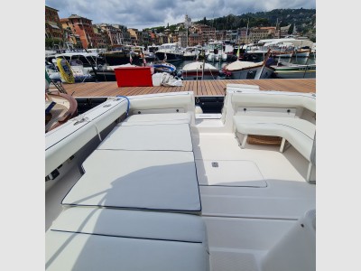 Tiara Yachts 2900 Coronet
