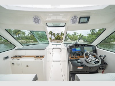 Tiara Yachts 34 Lx