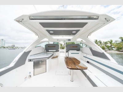 Tiara Yachts 34 Lx