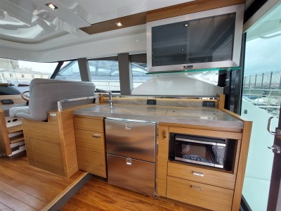 Tiara Yachts 44 Coupe