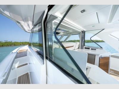 Tiara Yachts 48 Ls