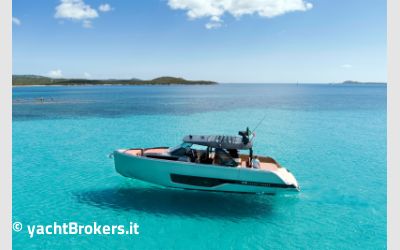 Cranchi A 46 Luxury Tender charter da Given for Yachting