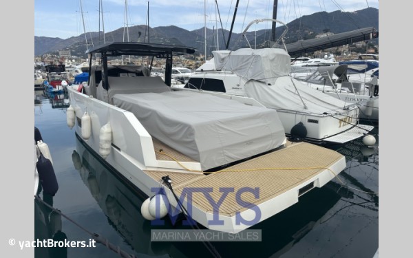 De Antonio Yachts D42 Open