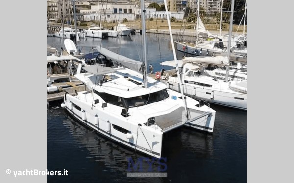 Fountaine Pajot Lucia 40
