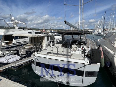 Beneteau Oceanis Yacht 62