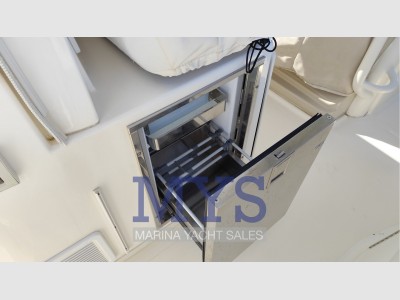 Boston Whaler 380 Outrage