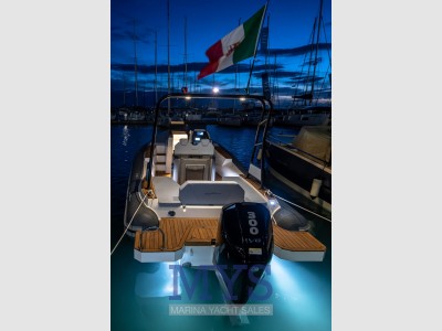 Python Yacht 27s