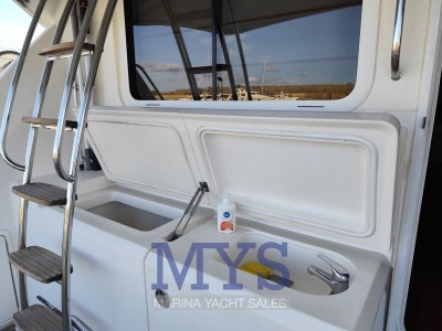 Riviera Marine 47 Flybridge