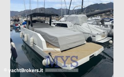 De Antonio Yachts D42 Open usato