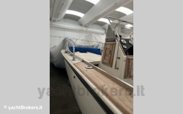 Boston Whaler Outrage 18