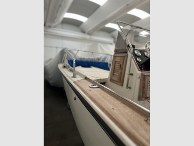 Boston Whaler Outrage 18