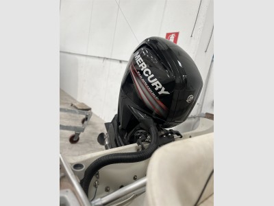 Boston Whaler Outrage 18