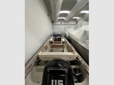 Boston Whaler Outrage 18