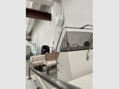 Boston Whaler Outrage 18