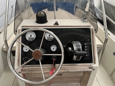 Boston Whaler Outrage 18