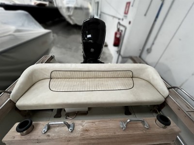 Boston Whaler Outrage 18