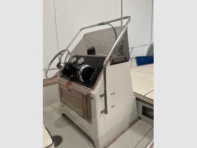 Boston Whaler Outrage 18