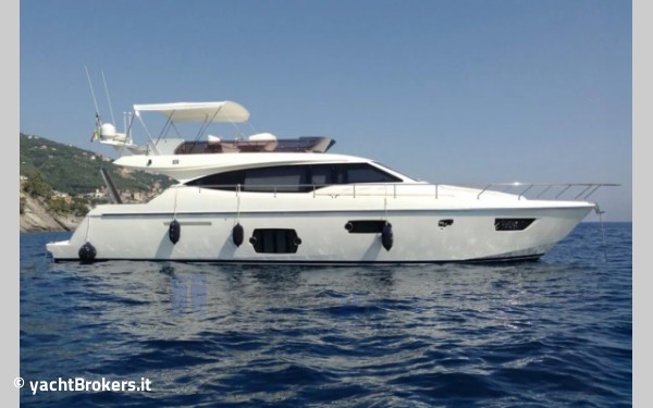 Ferretti Yachts 570