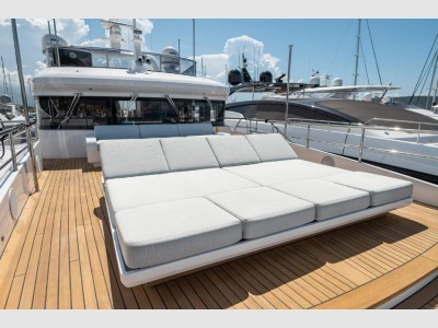 Benetti Delfino 95