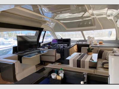 Ferretti 550