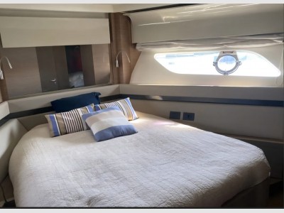 Ferretti 550