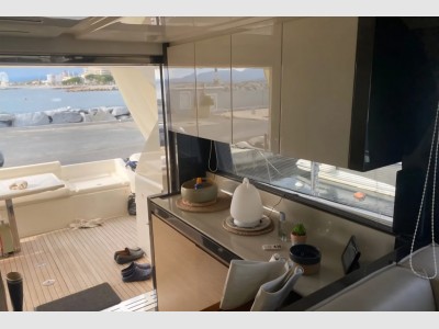 Ferretti 550