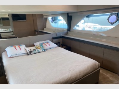 Ferretti 550
