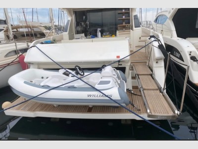Ferretti 550