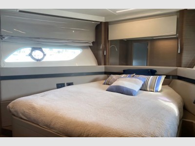 Ferretti 550