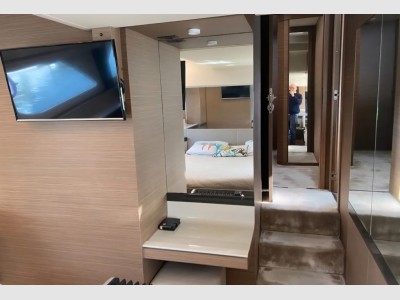 Ferretti 550