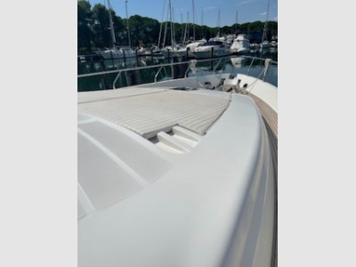 Ferretti  681