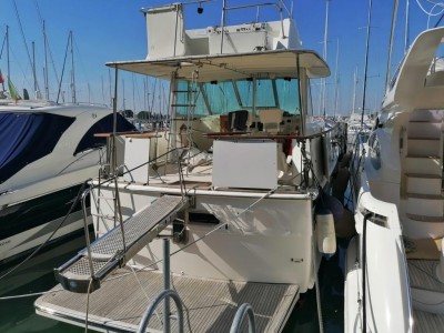 Hatteras Yachts 43 Double Cabin