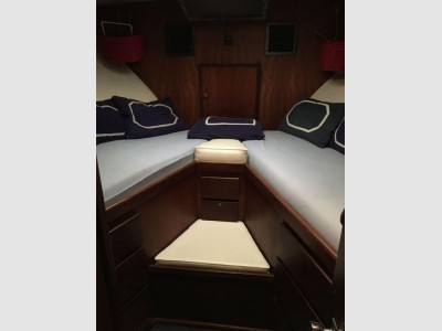 Hatteras Yachts 43 Double Cabin