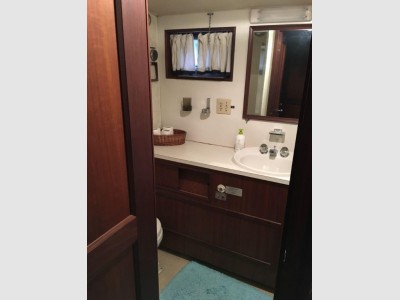 Hatteras Yachts 43 Double Cabin